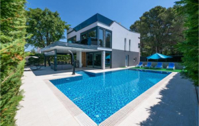 Nice Home In Fazana With Outdoor Swimming Pool